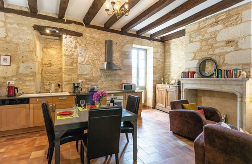 Beynac-et-Cazenac House | A 14th century Stoneroofed house with a panoramic garden in Beynac.