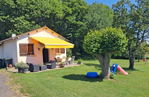 Saint-Pardoux-l'Ortigier House | A peaceful vacation home in Corrèze