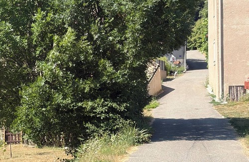 Chaudebonne House | A small cottage with a sunny terrace, perfect for hikers and cyclists
