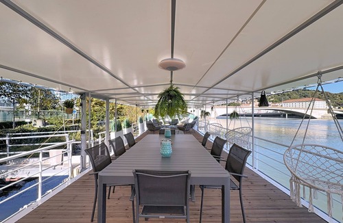 Vienne Boat Rental | A Stay on an Exceptional Houseboat: “Sur l'eau—Chill and Dream”