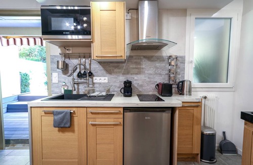 Riou - Petit Juas - Av de Grasse Apartment | AC Studio with garden and parking close to the beach- BENAKEY