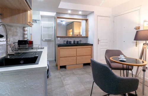 Riou - Petit Juas - Av de Grasse Apartment | AC Studio with garden and parking close to the beach- BENAKEY