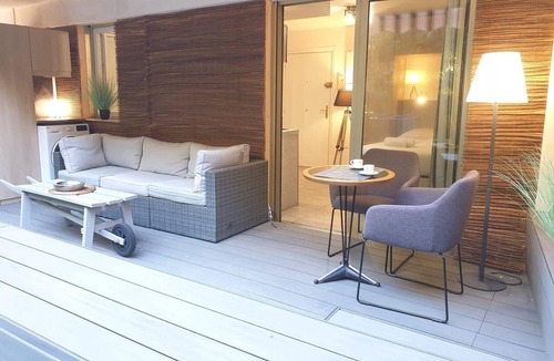 Riou - Petit Juas - Av de Grasse Apartment | AC Studio with garden and parking close to the beach- BENAKEY