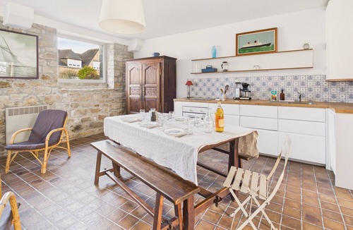 Fouesnant Ski Chalet | Accommodation for 6, 500m from La Mer Blanche