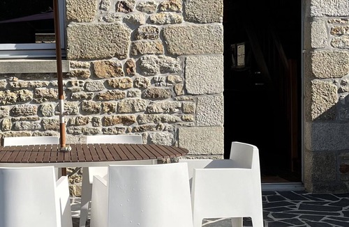 Fouesnant Ski Chalet | Accommodation for 6, 500m from La Mer Blanche