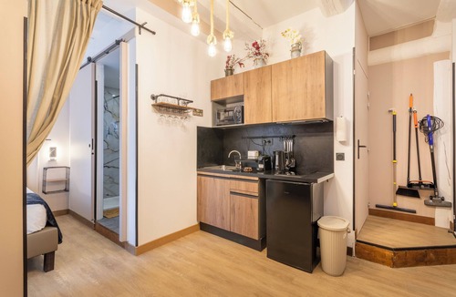 Les Grands Carmes Apartment | Adira Marseille Panier