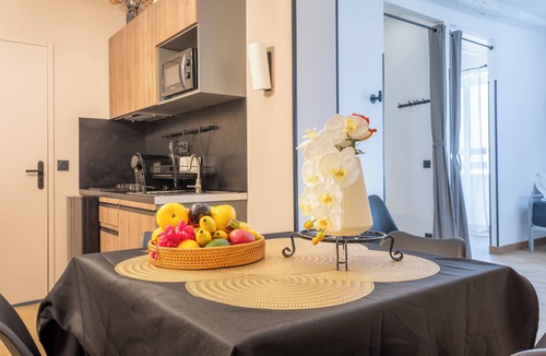 Les Grands Carmes Apartment | Adira Marseille Panier