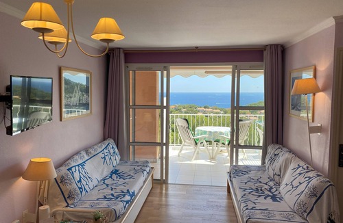 Le Dramont Apartment | AGAY, Cap Esterel *: Magnificent sea view, south-facing terrace, pool access, parking