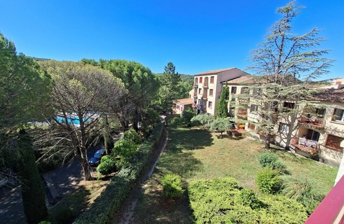 Vance-Luberon-Verdon Agglomeration Apartment | Air-conditioned, bright, and quiet studio apartment in Gréoux-les-Bains