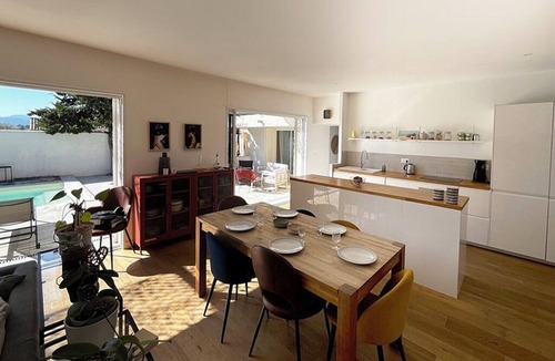 Pierrefeu-du-Var House | Air-conditioned house with a pool.