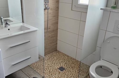 Mallemoisson Apartment | Air-conditioned 3-bedroom apartment with kitchen, dishwasher, and washing machine