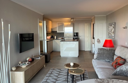 Les Restanques Apartment | Air-conditioned garden apartment with superb sea view - Résidence golf St Tropez