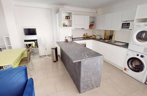Menton Apartment | Air-conditioned room with communal access - 2 guests