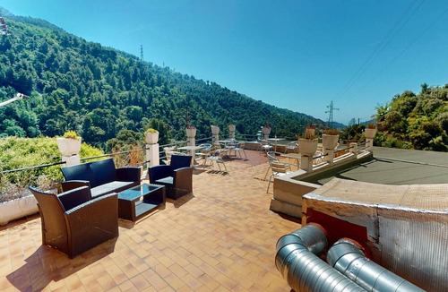 Menton Apartment | Air-conditioned room with communal access - 2 guests