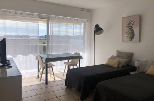 Saint-Raphael Apartment | Air-conditioned studio for 2, near beach and shops, pets allowed, WiFi, parking