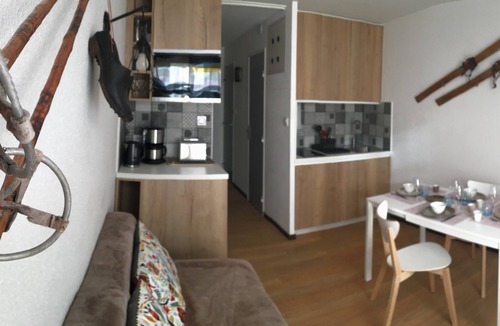 Eclose-Ouest Apartment | Alpe d'Huez-Eclose Est: contemporary apartment with south-facing view