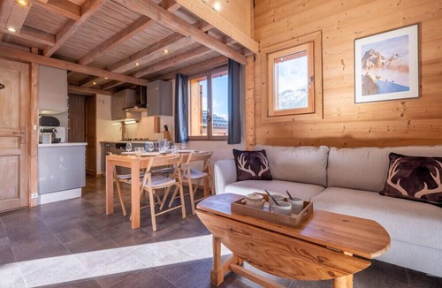 Les Bossons Ski Chalet | Alpine Escape Facing the Aiguille du Midi