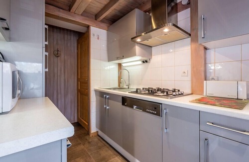Les Bossons Ski Chalet | Alpine Escape Facing the Aiguille du Midi