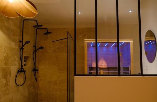 Montfavet Apartment | AMA, suite avec baignoire balnéo et sauna privé
