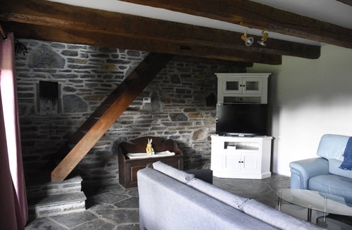 Plelauff House | An authentic farmhouse, in a green area