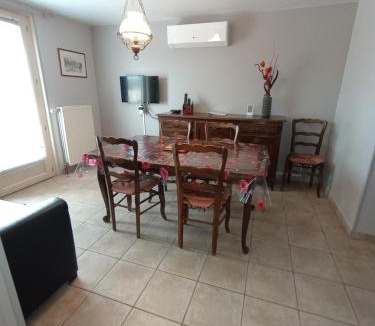 Lapalisse Apartment | Andrée