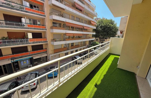 Antibes Old Town Condo | Antibes hyper center - 4 people - close to shops and beaches