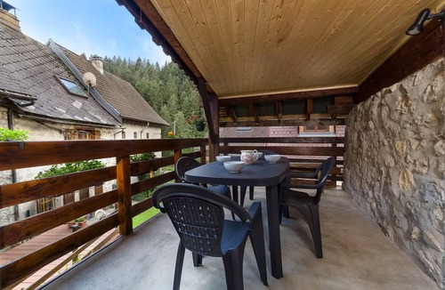 Saint-Pierre-de-Chartreuse Apartment | Apartment 'Koch' with Private Terrace and Wi-Fi