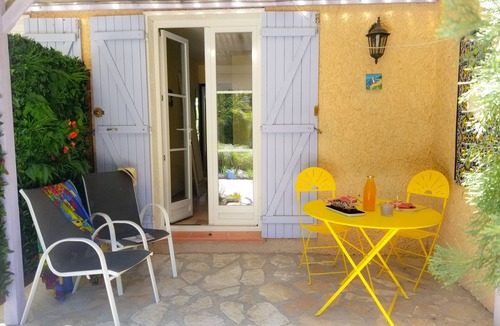 Les Restanques Apartment | Apartment 2 people N ° 3 located in a green setting.