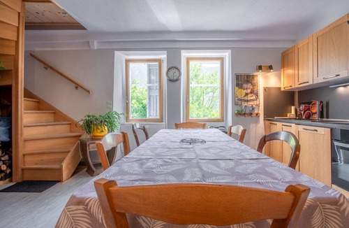 Valderoure Apartment | Apartment 'Authentic and Comfortable' with Shared Garden
