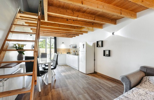 Breuil Magne Apartment | Apartment 'Between Countryside and Ocean' with Private Garden and Wi-Fi