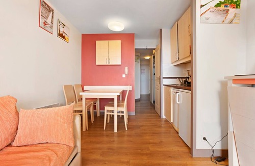 Cap Esterel Apartment | Apartment 'Cap Esterel St Raphaël' with Sea View, Shared Pool and Private Terrace
