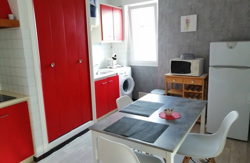 Larmor-Plage Apartment | Apartment center Larmor-Plage and 100 m from the beaches