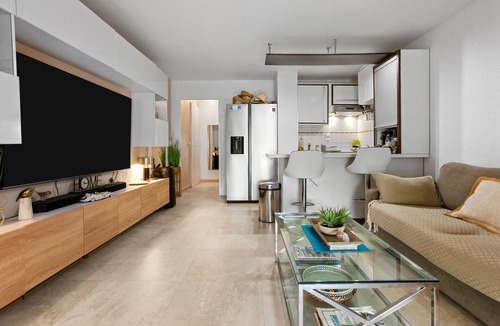 Le Dramont Apartment | Apartment 'Domaine De La Corniche' with Private Terrace, Wi-Fi and Air Conditioning