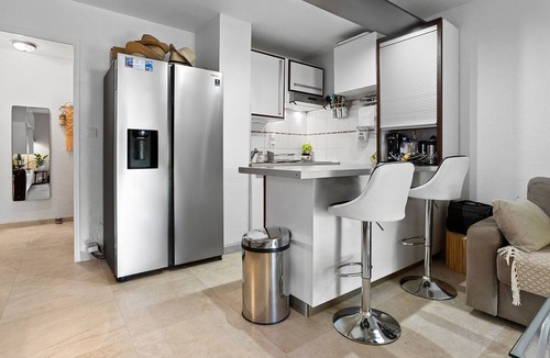 Le Dramont Apartment | Apartment 'Domaine De La Corniche' with Private Terrace, Wi-Fi and Air Conditioning