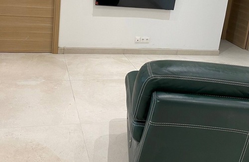 Les Pennes-Mirabeau House | Apartment in villa not overlooked