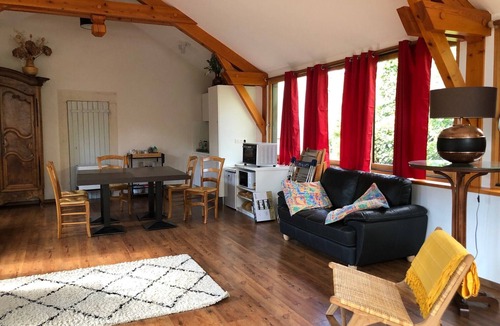 Espaly-Saint-Marcel Apartment | Apartment 'Le Kiosque De Compostelle' with Shared Pool, Private Garden and Wi-Fi