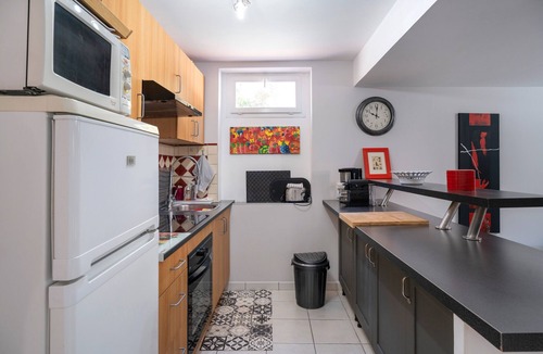 Le Revest-les-Eaux Apartment | Apartment 'Les Guernazelles' with Mountain View, Private Pool and Wi-Fi