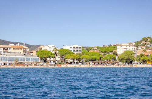 Sainte-Maxime Apartment | Apartment Le Maxime-1 by Interhome