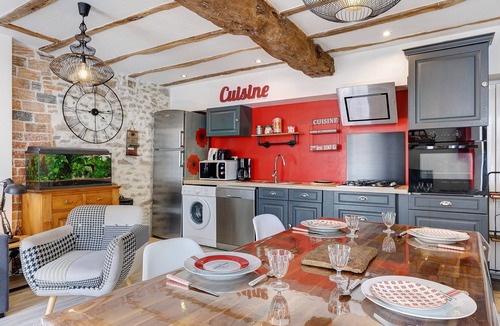 Les Epesses Apartment | Apartment 'Les Glycines N2' with Private Terrace, Balcony and Wi-Fi
