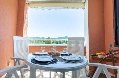 Les Restanques Apartment | Apartment Les Parcs de Grimaud-7 by Interhome