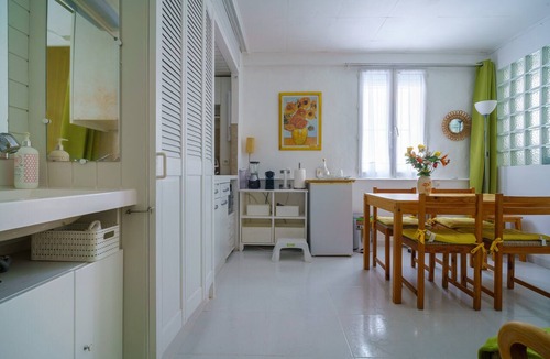 Elne Apartment | Apartment 'Logis Helena' with Wi-Fi