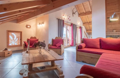 Taninges Apartment | Apartment 'Lou Betandy - 9 Pers' with Mountain View, Private Garden and Wi-Fi