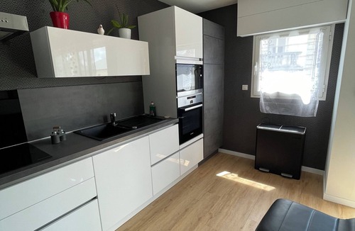 Laval Apartment | Apartment near train station and town center secure private parking