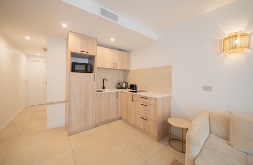 Saint-Tropez City Centre Apartment | Apartment Place des Lices -2bdr/6p- Saint Tropez