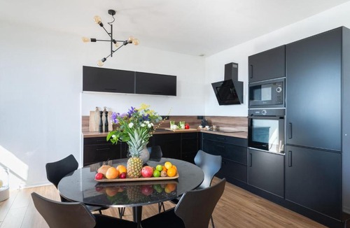 Etel Apartment | Apartment Raffinement- confort et vue Mer by Interhome