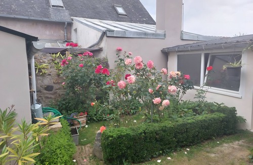 Morgat Apartment | Apartment 'Rdc, Morgat Plage' with Shared Garden and Wi-Fi