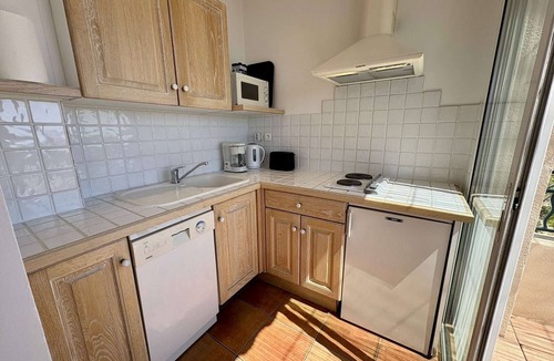 Saint-Cyr-sur-Mer Apartment | Apartment sea view, air conditioning - 4 guests
