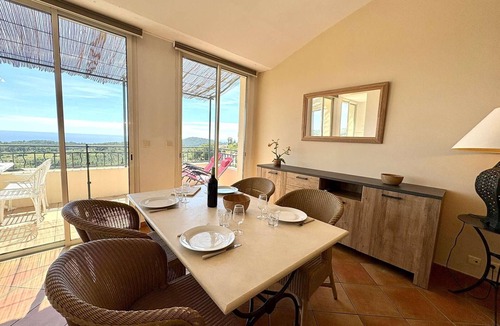 Saint-Cyr-sur-Mer Apartment | Apartment sea view, air conditioning - 4 guests