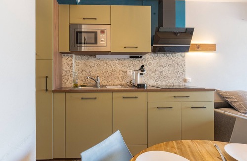 Pont Royal Apartment | Apartment 'Studio Golf De Pont Royal' with Mountain View, Wi-Fi and Air Conditioning