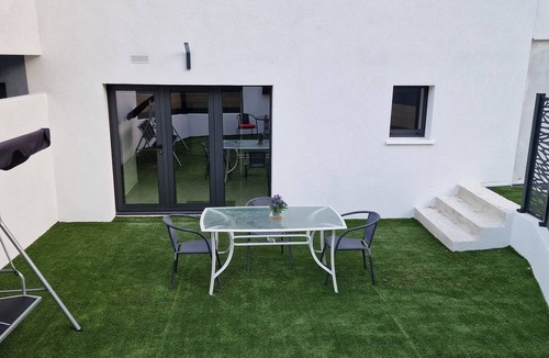 Carnoux-en-Provence Apartment | Apartment T2 Le PORT MIOU in ground floor villa located 5 km from CASSIS